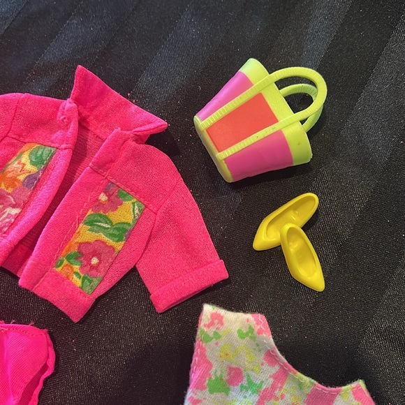VTG Barbie clothes shoes bag and accessory - Picture 2 of 5